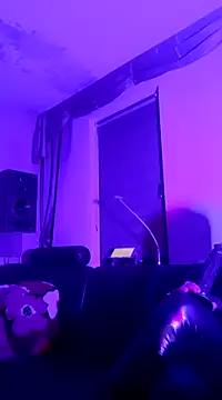 Snapshot of Crystalbitchx chatting on 03/07/25, 11:38 Crystalbitchx online show from 03/07/25, 11:38