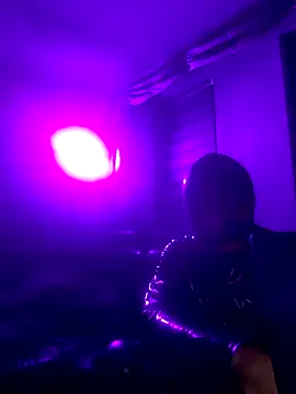 Snapshot of Crystalbitchx chatting on 09/16/25, 12:00 Crystalbitchx online show from 09/16/25, 12:00