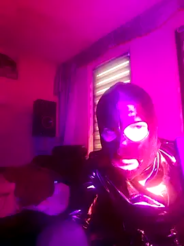 Snapshot of Crystalbitchx chatting on 10/12/25, 07:18 Crystalbitchx online show from 10/12/25, 07:18