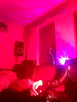 Snapshot of Crystalbitchx chatting on 10/13/25, 10:32 Crystalbitchx online show from 10/13/25, 10:32