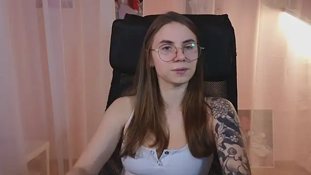 Snapshot of _AnnaStark_ chatting on 12/25/24, 03:50 AnnaStark online show from 12/25/24, 03:50