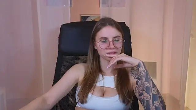 Snapshot of _AnnaStark_ chatting on 01/22/25, 11:53 AnnaStark online show from 01/22/25, 11:53