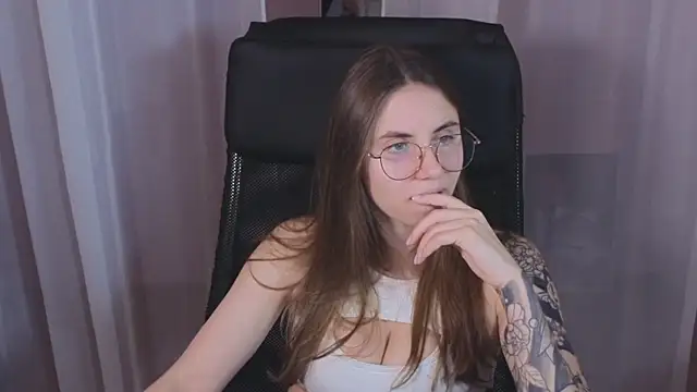 Snapshot of _AnnaStark_ chatting on 02/05/25, 08:25 AnnaStark online show from 02/05/25, 08:25