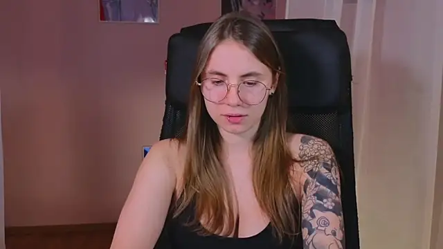 Snapshot of _AnnaStark_ chatting on 02/19/25, 08:31 AnnaStark online show from 02/19/25, 08:31