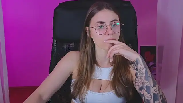 Snapshot of _AnnaStark_ chatting on 02/22/25, 08:31 AnnaStark online show from 02/22/25, 08:31