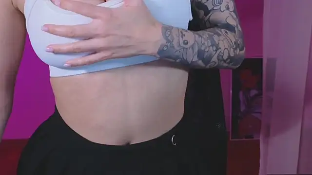 Snapshot of _AnnaStark_ chatting on 02/23/25, 02:40 AnnaStark online show from 02/23/25, 02:40