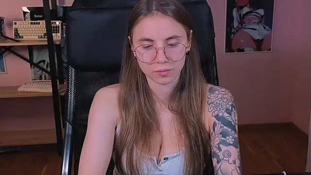 Snapshot of _AnnaStark_ chatting on 10/24/25, 08:05 AnnaStark online show from 10/24/25, 08:05