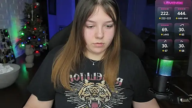 Snapshot of XNirvanaX chatting on 01/09/25, 01:29 XNirvanaX online show from 01/09/25, 01:29