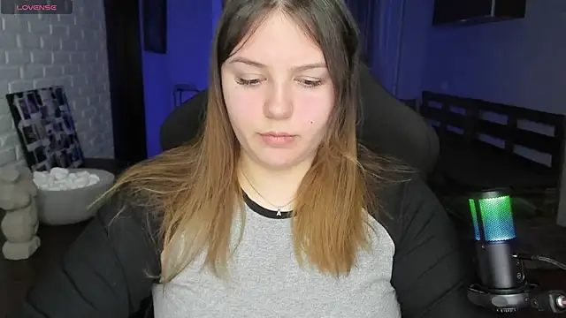 Snapshot of XNirvanaX chatting on 02/09/25, 02:06 XNirvanaX online show from 02/09/25, 02:06