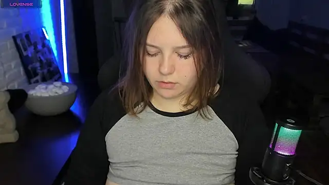 Snapshot of XNirvanaX chatting on 09/17/25, 03:30 XNirvanaX online show from 09/17/25, 03:30