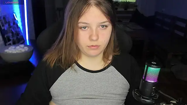 Snapshot of XNirvanaX chatting on 09/18/25, 04:03 XNirvanaX online show from 09/18/25, 04:03