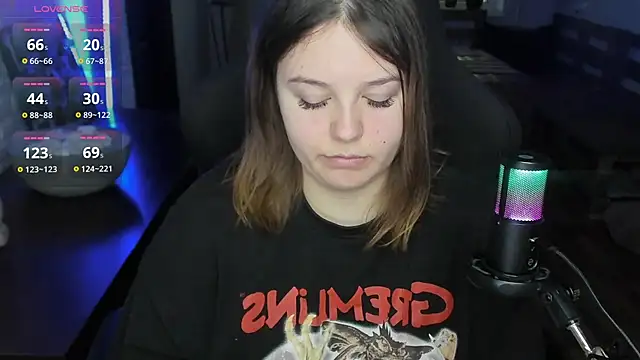 Snapshot of XNirvanaX chatting on 10/04/25, 05:38 XNirvanaX online show from 10/04/25, 05:38