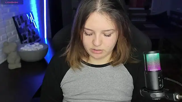 Snapshot of XNirvanaX chatting on 10/09/25, 01:47 XNirvanaX online show from 10/09/25, 01:47