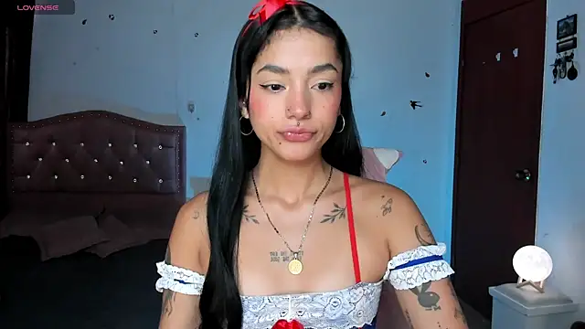 Snapshot of Lizzie_corner_v chatting on 12/14/24, 02:31 Lizzie corner v online show from 12/14/24, 02:31