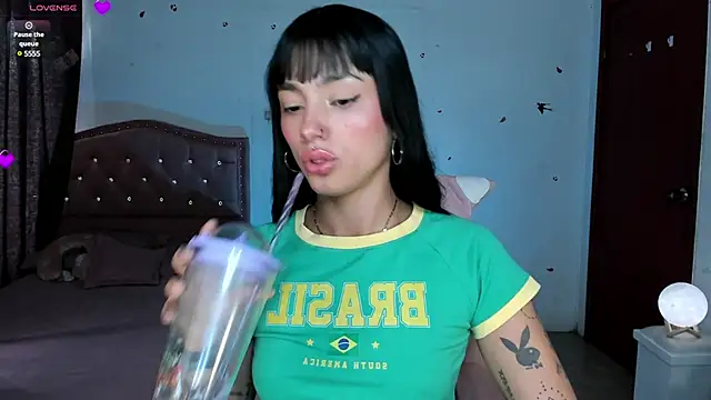 Snapshot of Lizzie_corner_v chatting on 01/07/25, 05:20 Lizzie corner v online show from 01/07/25, 05:20