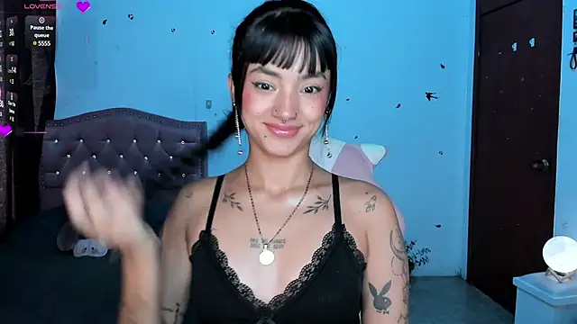 Snapshot of Lizzie_corner_v chatting on 01/10/25, 02:45 Lizzie corner v online show from 01/10/25, 02:45