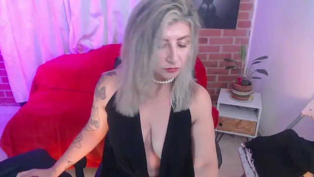 Snapshot of agnes_blackmoree chatting on 02/15/26, 03:25 agnes blackmoree online show from 02/15/26, 03:25