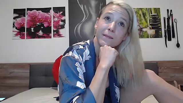 Naschkatze01 online show from 10/11/25, 06:12