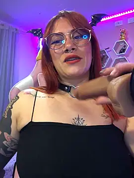 Luna Paris  online show from 02/28/25, 12:10