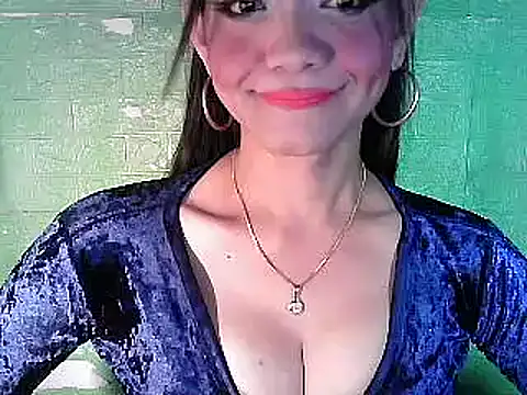 Snapshot of Rosebaumgardner1234 chatting on 02/15/25, 12:54 Rosebaumgardner1234 online show from 02/15/25, 12:54