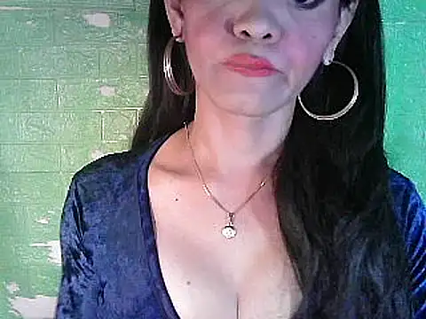 Snapshot of Rosebaumgardner1234 chatting on 02/18/25, 03:54 Rosebaumgardner1234 online show from 02/18/25, 03:54