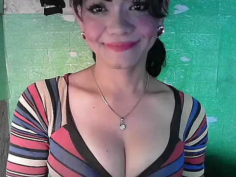 Snapshot of Rosebaumgardner1234 chatting on 02/24/25, 03:31 Rosebaumgardner1234 online show from 02/24/25, 03:31