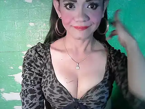 Snapshot of Rosebaumgardner1234 chatting on 02/28/25, 01:03 Rosebaumgardner1234 online show from 02/28/25, 01:03