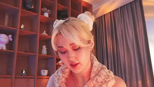 hyun chia online show from 11/06/25, 01:39