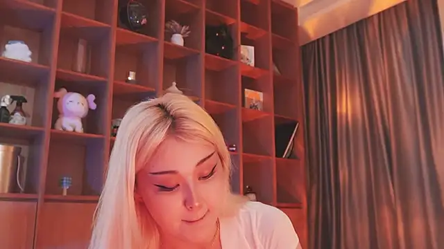 hyun chia online show from 11/22/25, 03:16