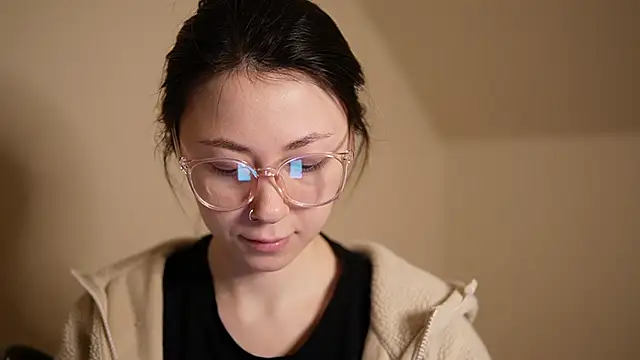 Snapshot of chibi_moon_ chatting on 12/13/24, 07:43 chibi moon online show from 12/13/24, 07:43