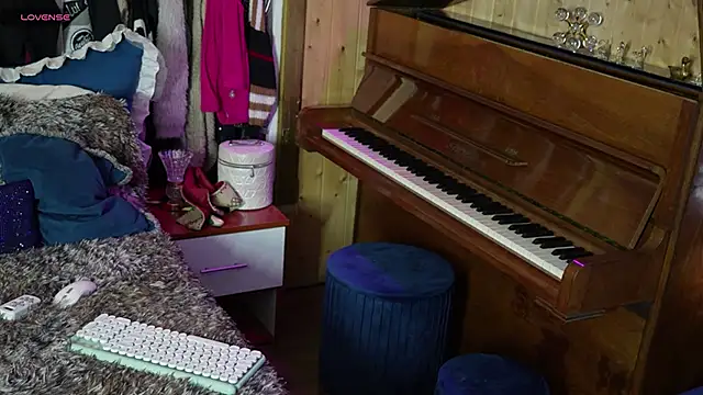 VanessaDoyle online show from 09/18/25, 02:19