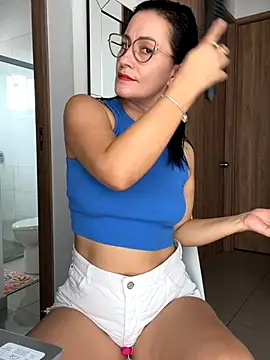 Snapshot of Verito_hot chatting on 10/19/25, 02:07 Verito hot online show from 10/19/25, 02:07