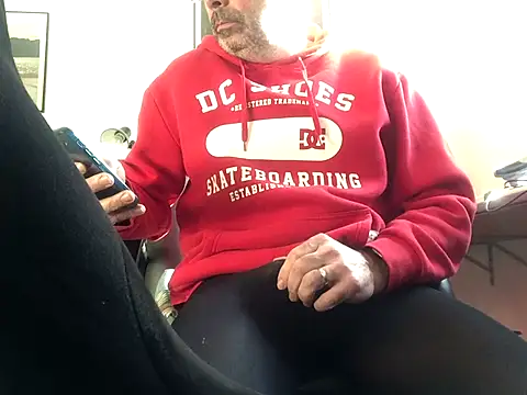 Snapshot of louh261 chatting on 10/01/25, 08:20 louh261 online show from 10/01/25, 08:20