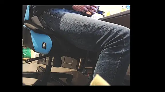 Snapshot of louh261 chatting on 03/14/26, 05:18 louh261 online show from 03/14/26, 05:18