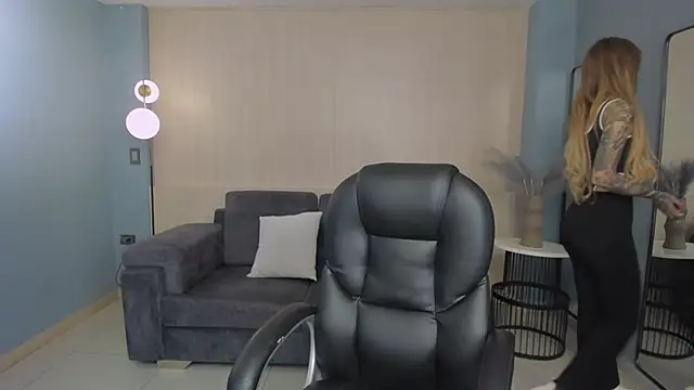 Snapshot of LexieWayne chatting on 12/28/24, 01:17 LexieWayne online show from 12/28/24, 01:17