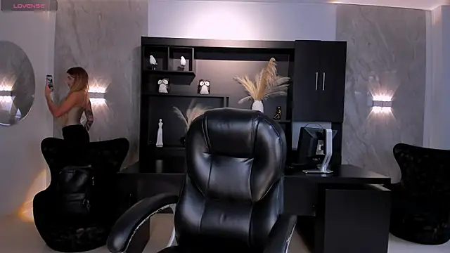 Snapshot of LexieWayne chatting on 07/20/26, 06:54 LexieWayne online show from 07/20/26, 06:54
