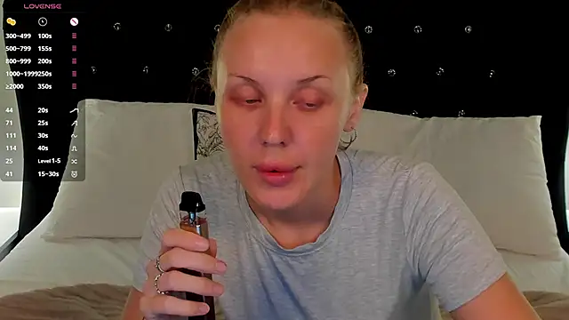 Snapshot of LianaFord chatting on 06/23/26, 05:27 LianaFord online show from 06/23/26, 05:27