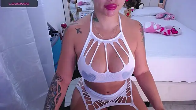 sara  stone1 online show from 02/03/25, 12:25