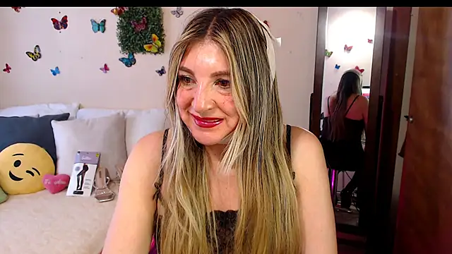 Snapshot of Jolie-Mature chatting on 06/23/26, 10:19 Jolie-Mature online show from 06/23/26, 10:19