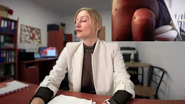 legsLONG online show from 12/17/24, 08:01