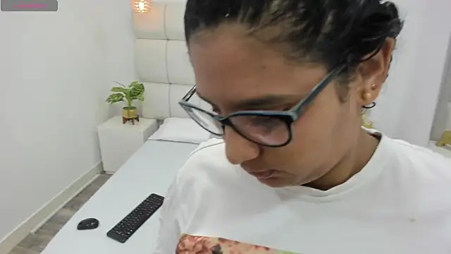 DanielleEvans  online show from 10/15/25, 11:21