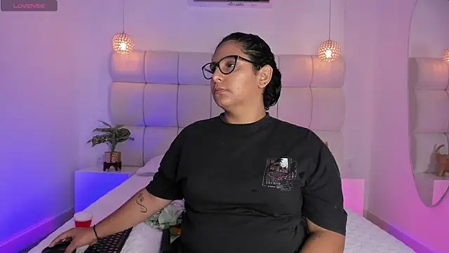 DanielleEvans  online show from 10/21/25, 11:22