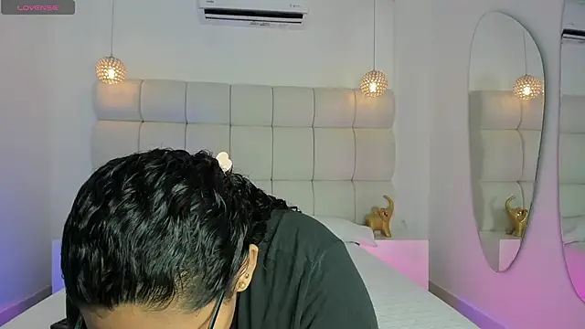 DanielleEvans  online show from 11/22/25, 11:31