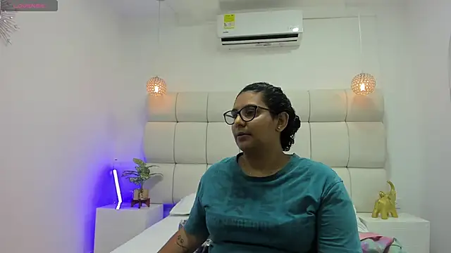 DanielleEvans  online show from 11/28/25, 11:24