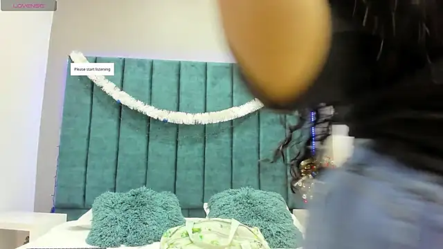 DanielleEvans  online show from 12/22/25, 11:18