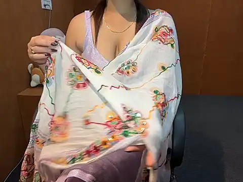 Snapshot of riya_stream chatting on 10/30/25, 04:08 riya stream online show from 10/30/25, 04:08