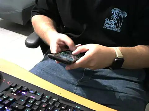 Snapshot of charly2994 chatting on 03/23/26, 02:15 charly2994 online show from 03/23/26, 02:15