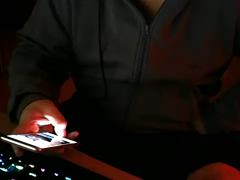 Snapshot of charly2994 chatting on 04/05/26, 04:31 charly2994 online show from 04/05/26, 04:31