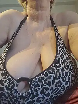 Snapshot of milfchantal4 chatting on 06/05/26, 08:31 milfchantal4 online show from 06/05/26, 08:31