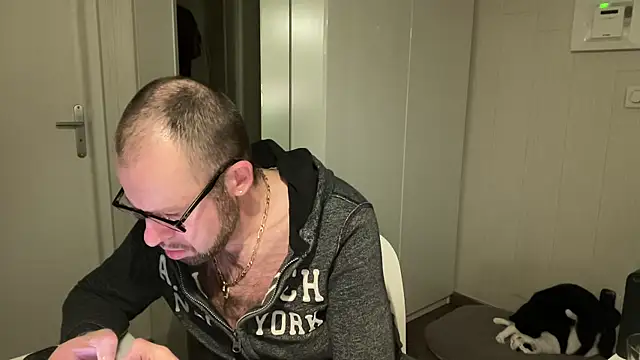 FABIOGLASSES online show from 11/23/25, 10:20